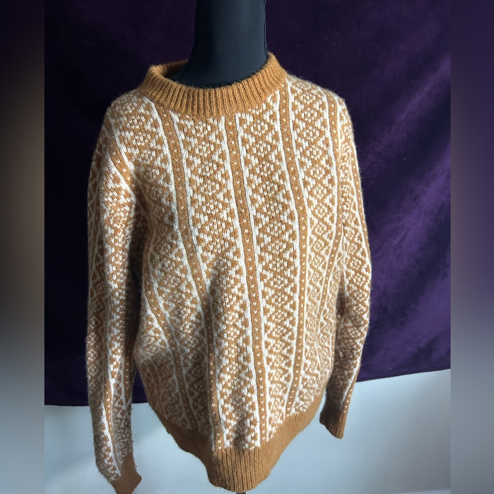 J. Crew Men's Tan and White Crewneck Sweater